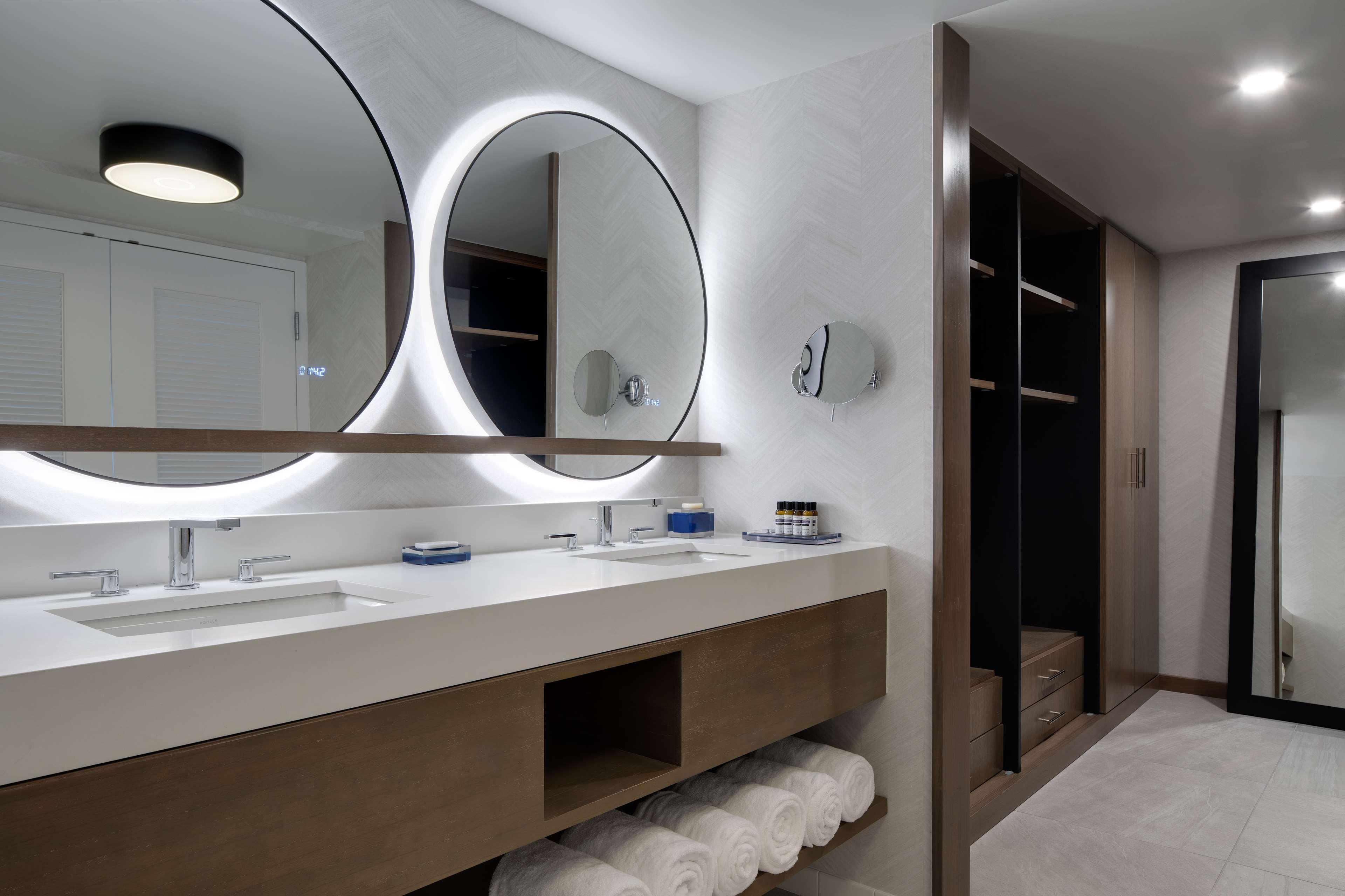 Hyatt Regency Harbor Hotel