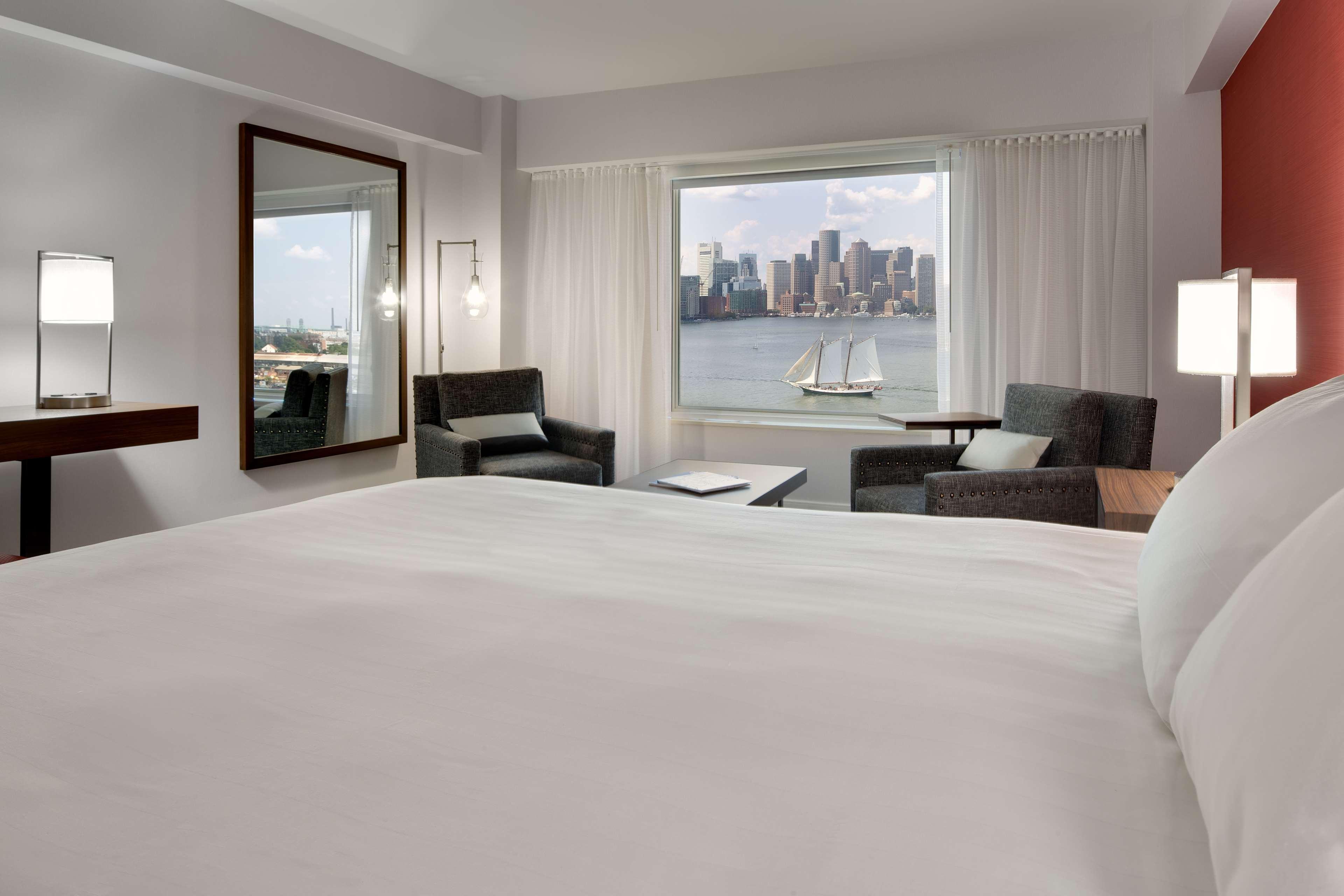 Hyatt Regency Harbor Hotel 4*