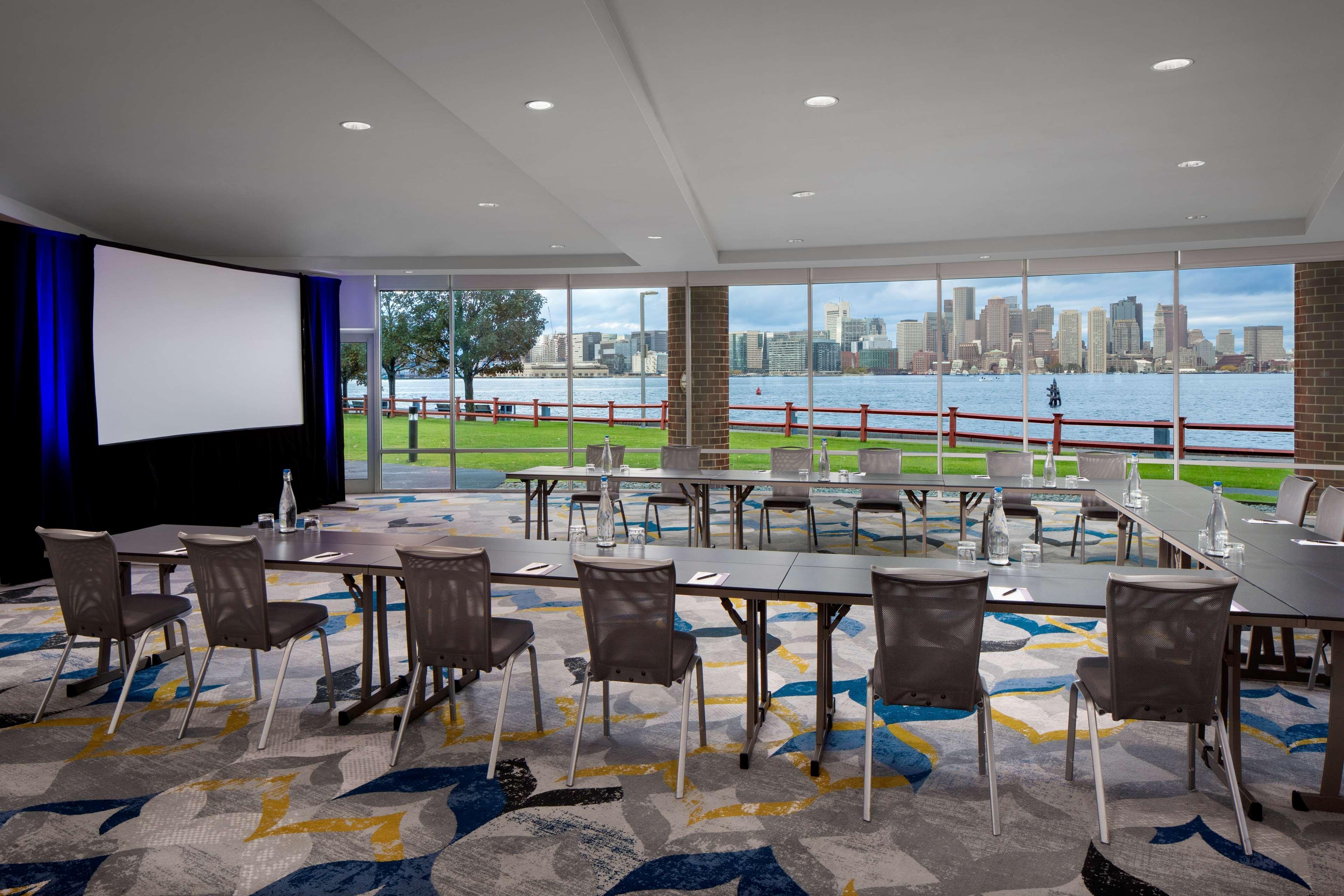 Hyatt Regency Harbor Hotel 4*
