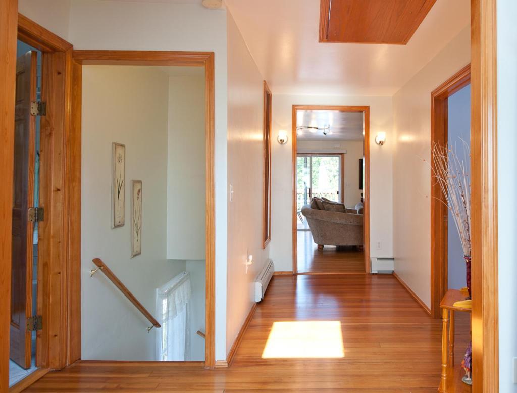 Beautiful Apartment-5 Beds-full Kitchen-parking-super Clean! Apartment