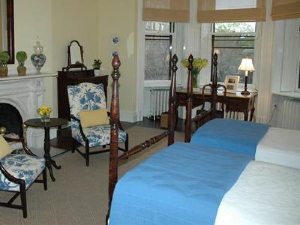 Bed & Breakfast The College Club Of