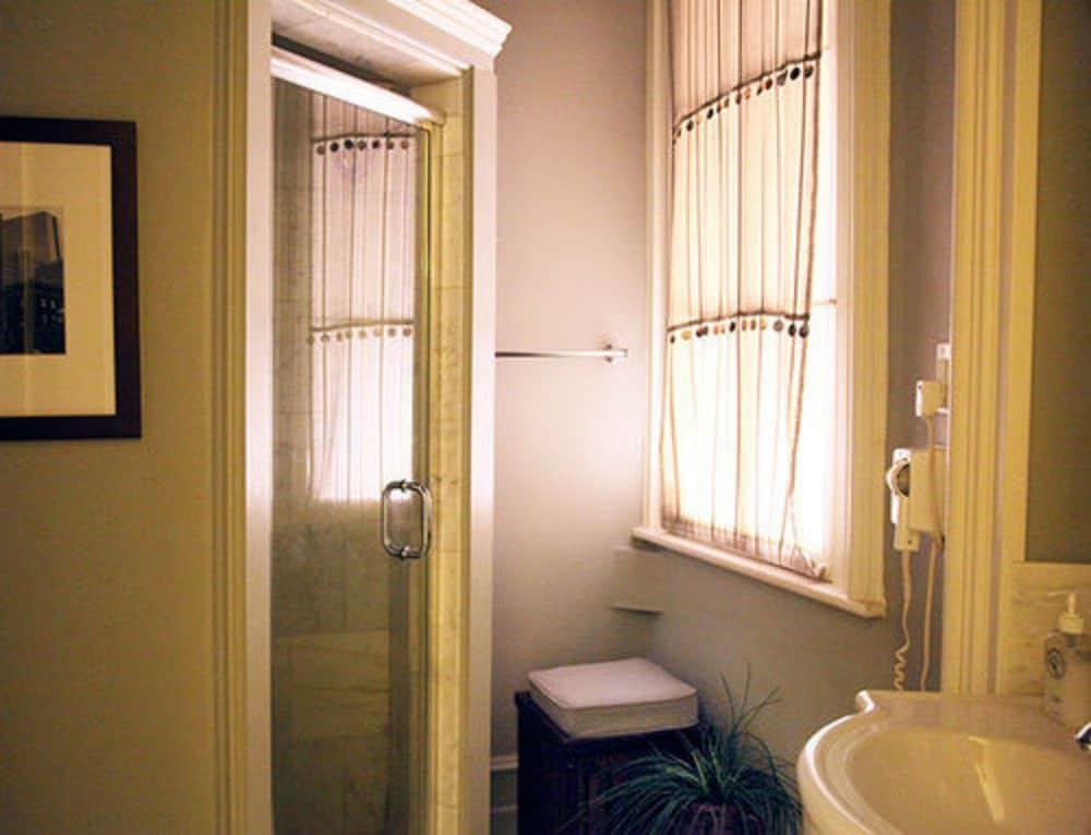 Bed & Breakfast The College Club Of