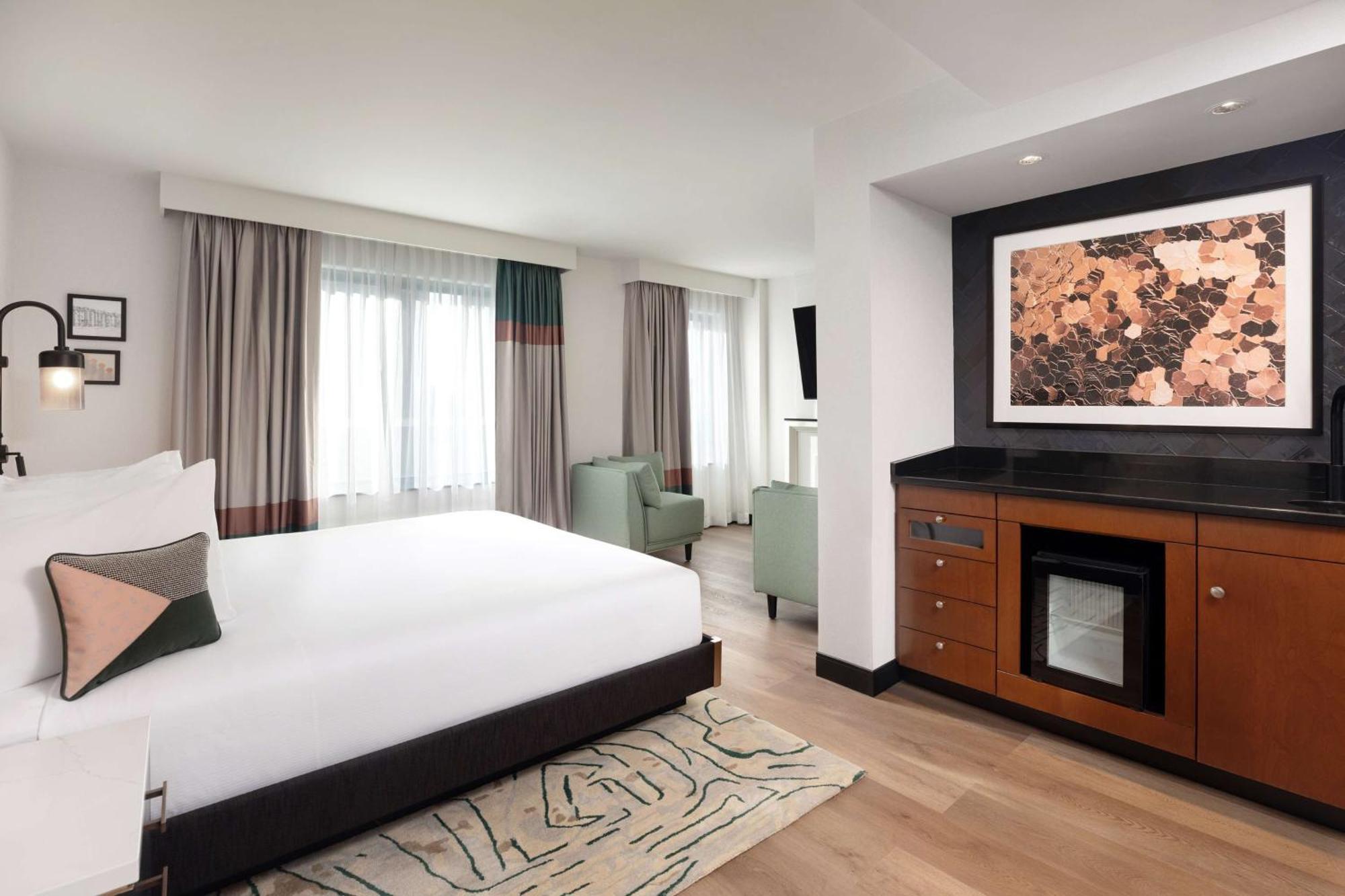 Pennyweight Boston, Curio Collection By Hilton 4*