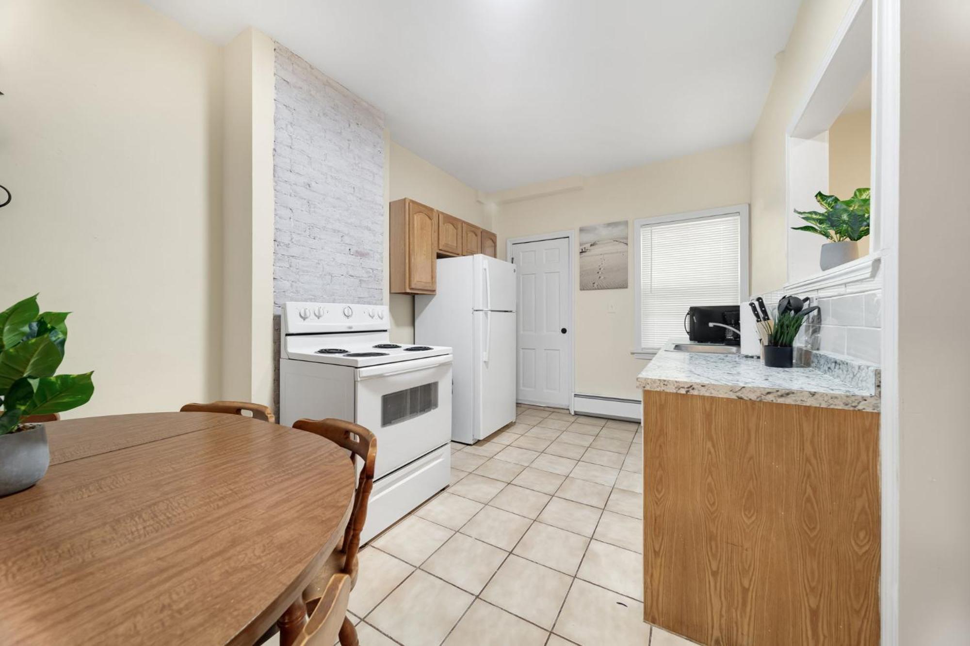 Newly Renovated 2br1ba At The Boston