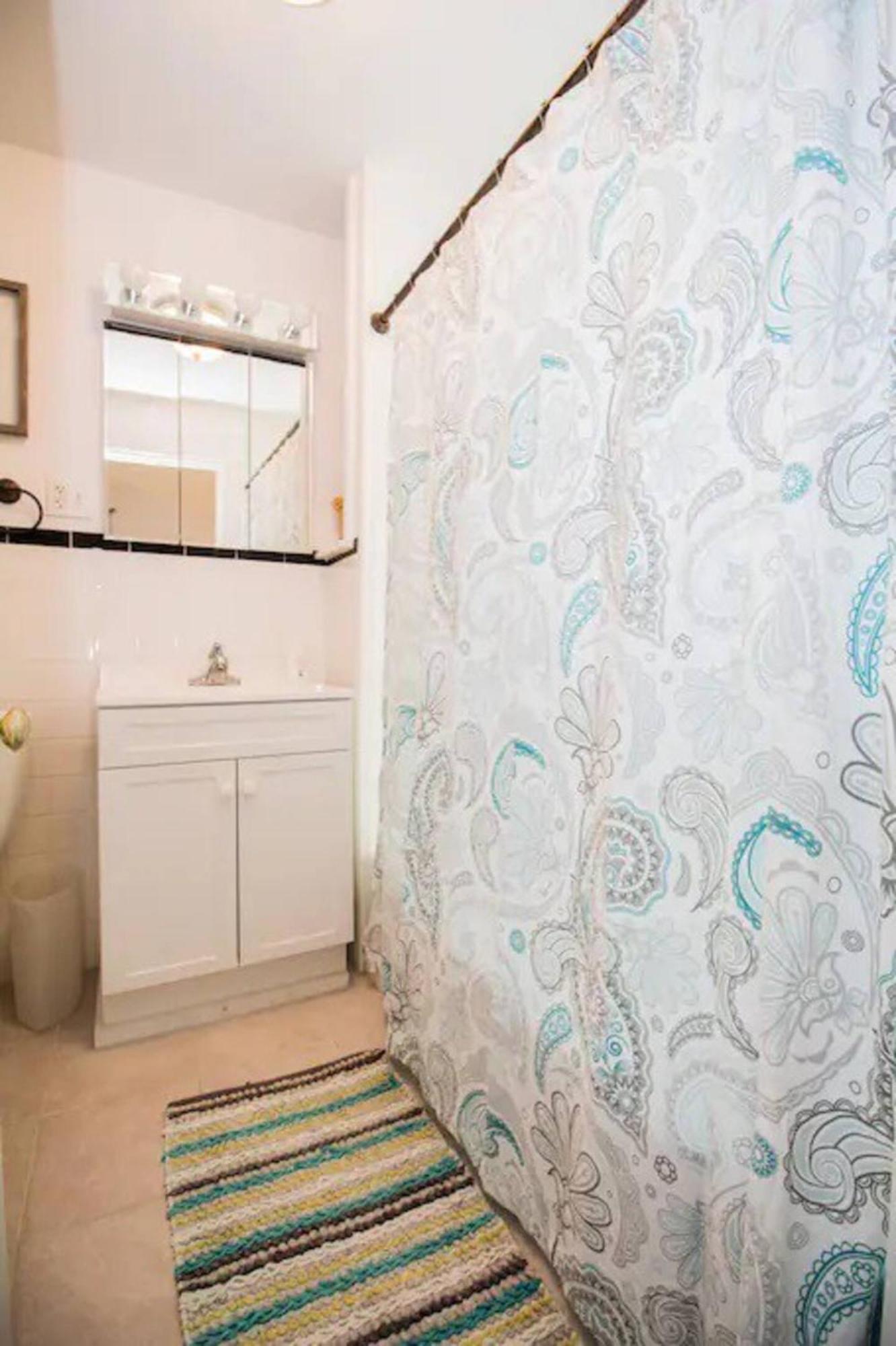 Condominium, First Floor Easy Access To Mb Holiday home Boston