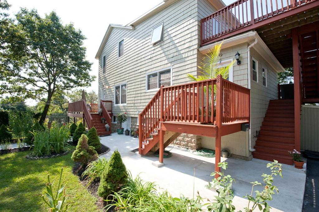 Beautiful Apartment-5 Beds-full Kitchen-parking-super Clean! *