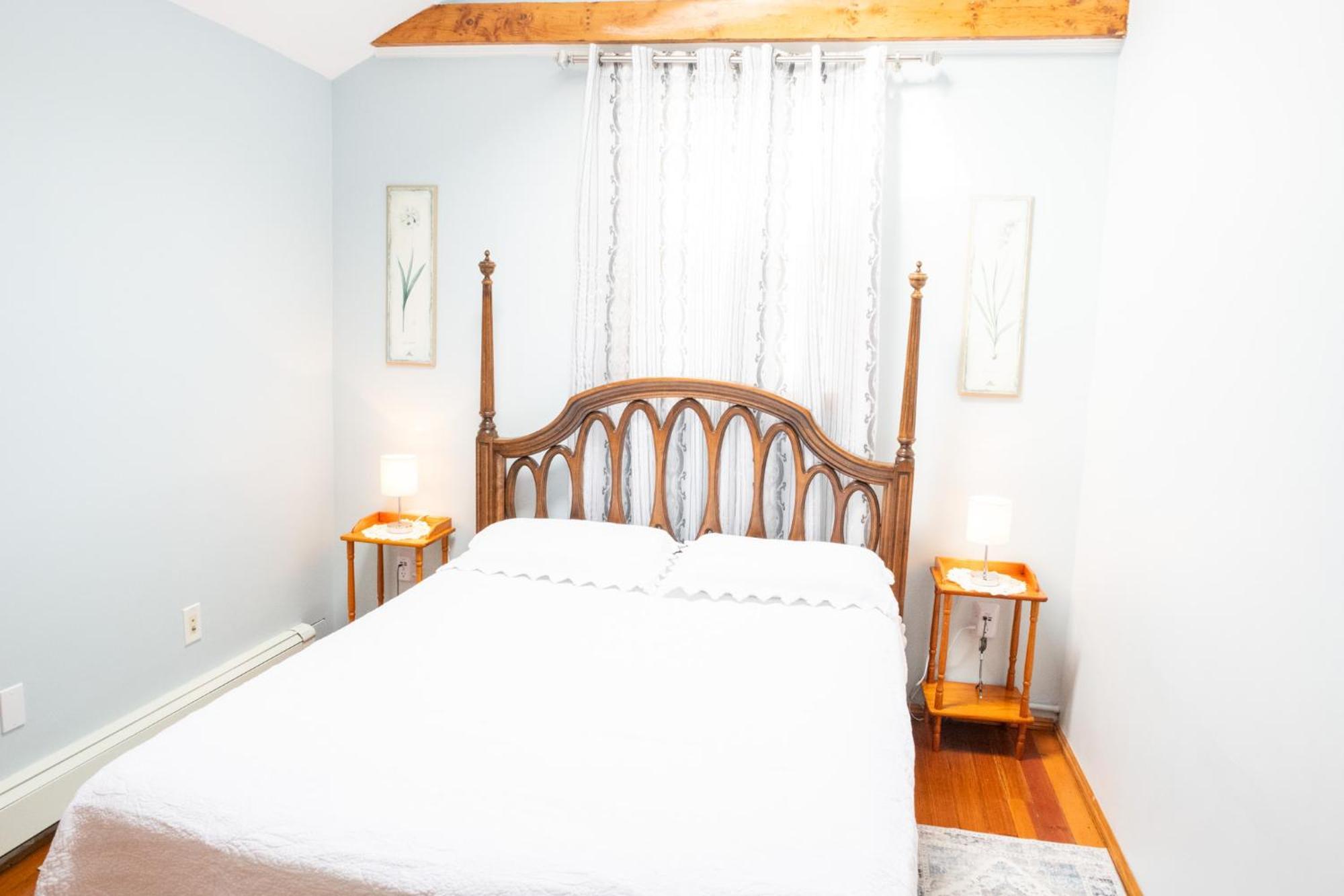 Beautiful Apartment-5 Beds-full Kitchen-parking-super Clean! Apartment *