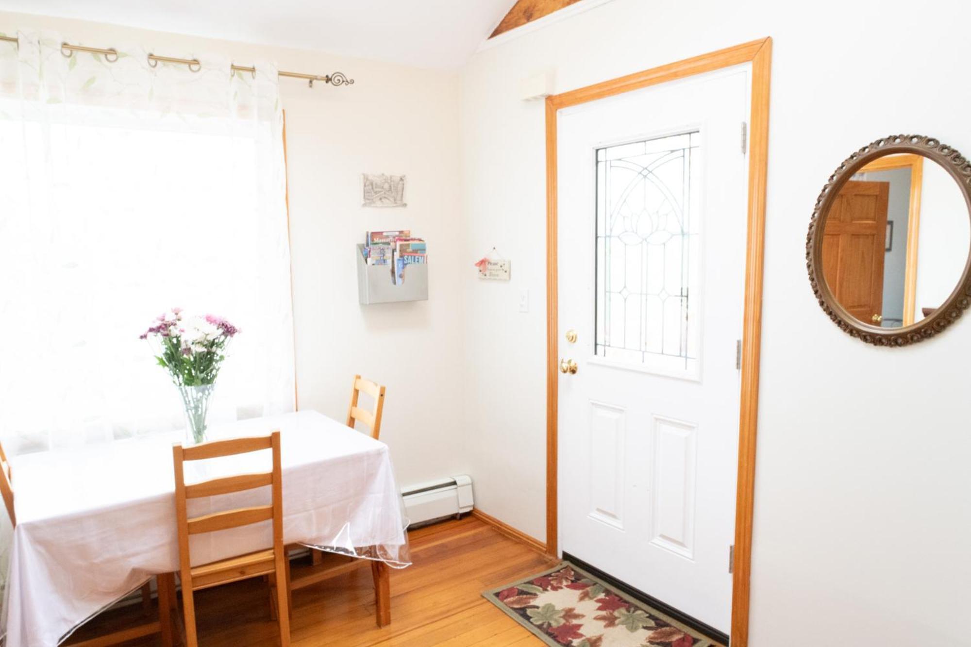 Apartment Beautiful Apartment-5 Beds-full Kitchen-parking-super Clean!