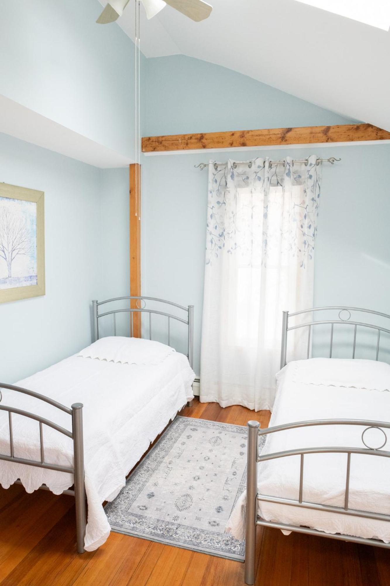 Beautiful Apartment-5 Beds-full Kitchen-parking-super Clean! Apartment *