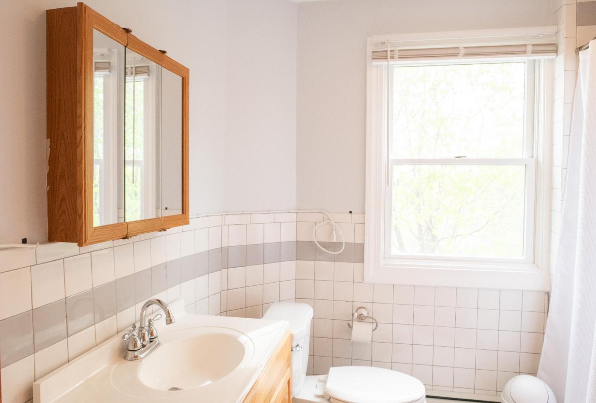 Beautiful Apartment-5 Beds-full Kitchen-parking-super Clean! Apartment Boston