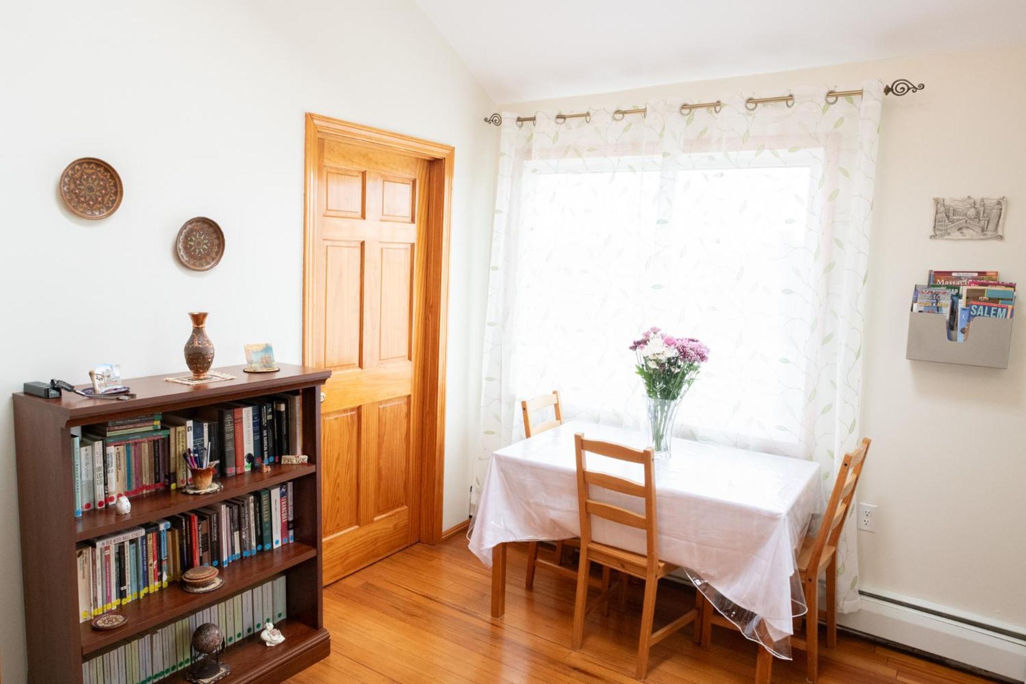 Apartment Beautiful Apartment-5 Beds-full Kitchen-parking-super Clean! Boston