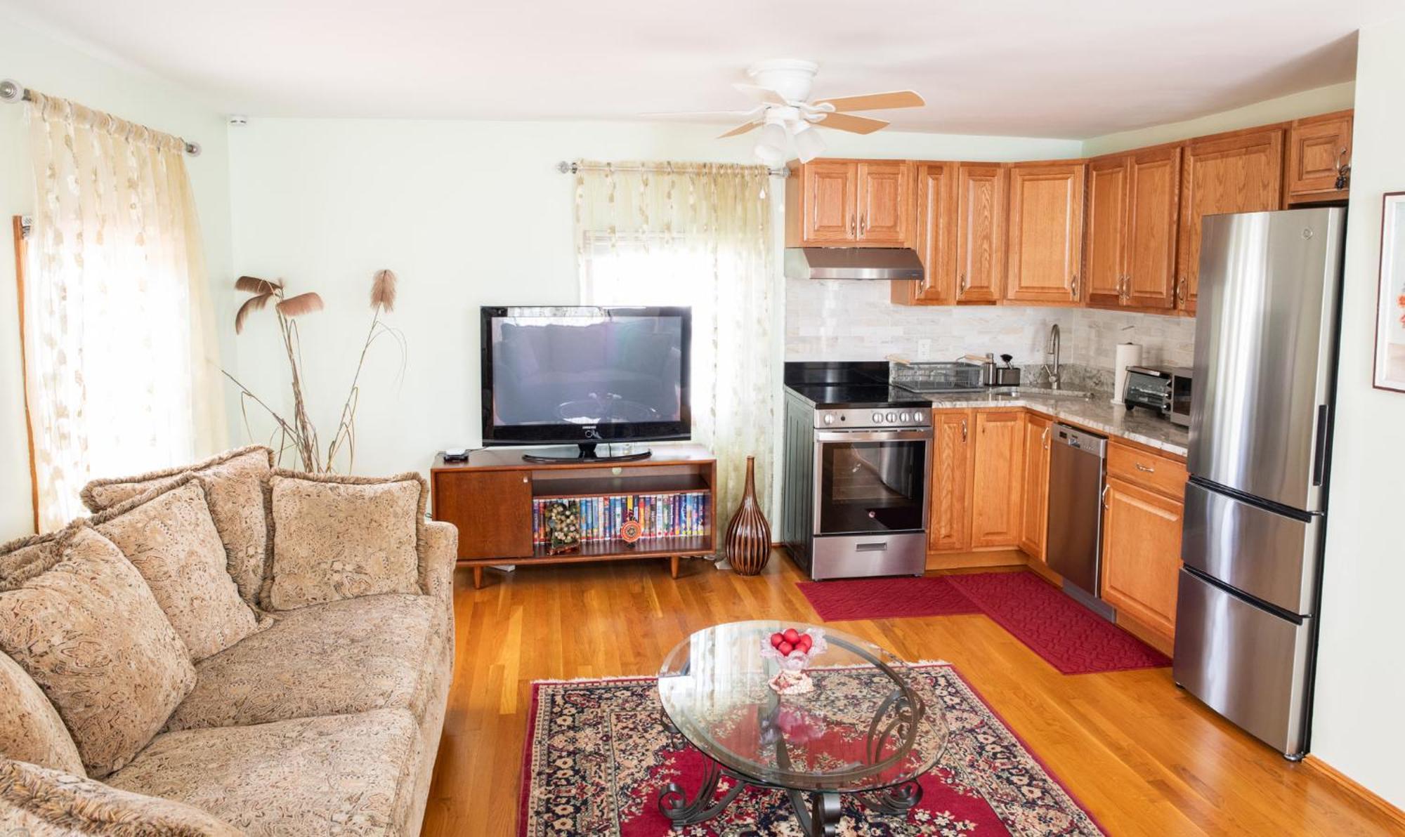 Beautiful Apartment-5 Beds-full Kitchen-parking-super Clean! Apartment Boston