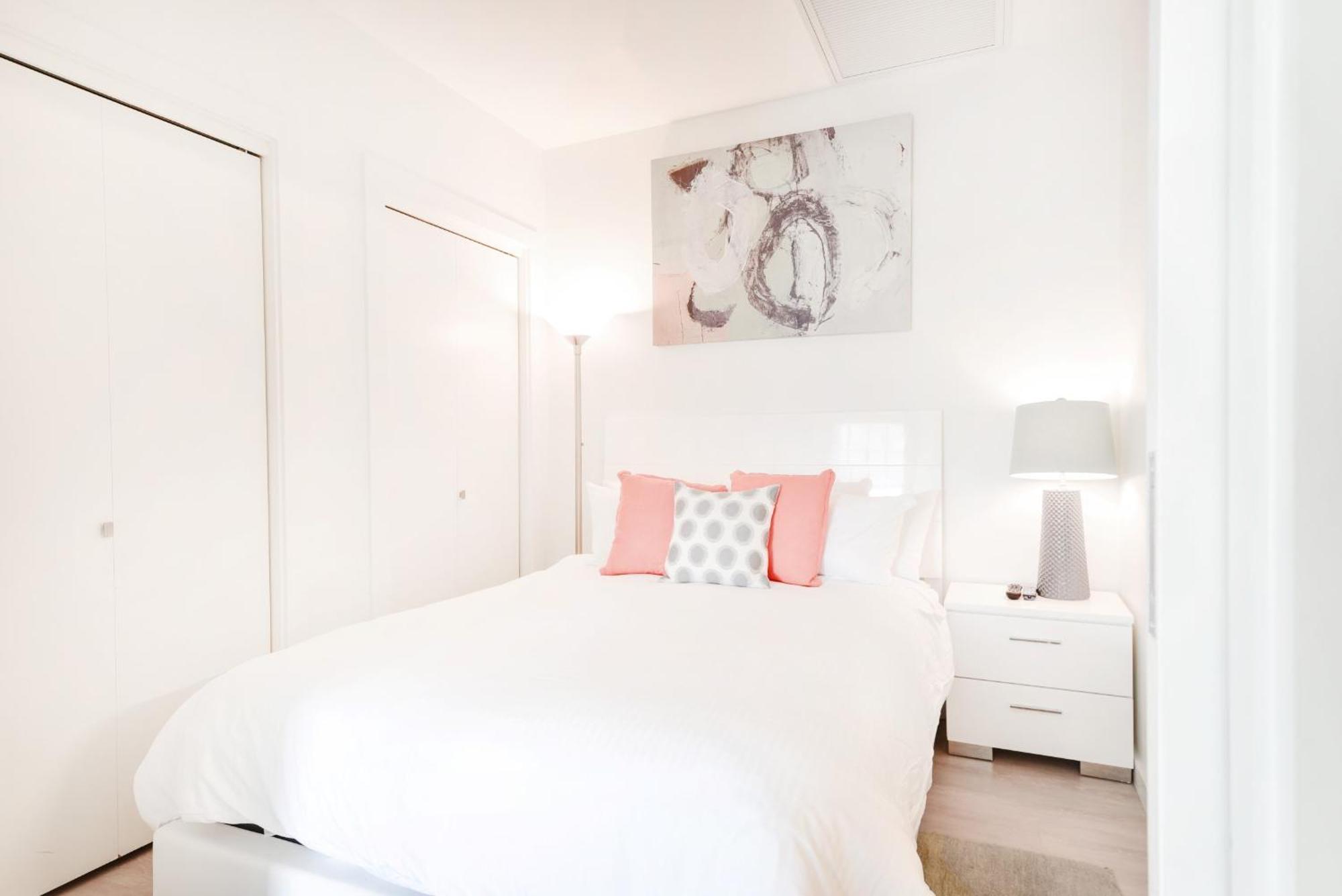 Global Luxury Downtown Apartment