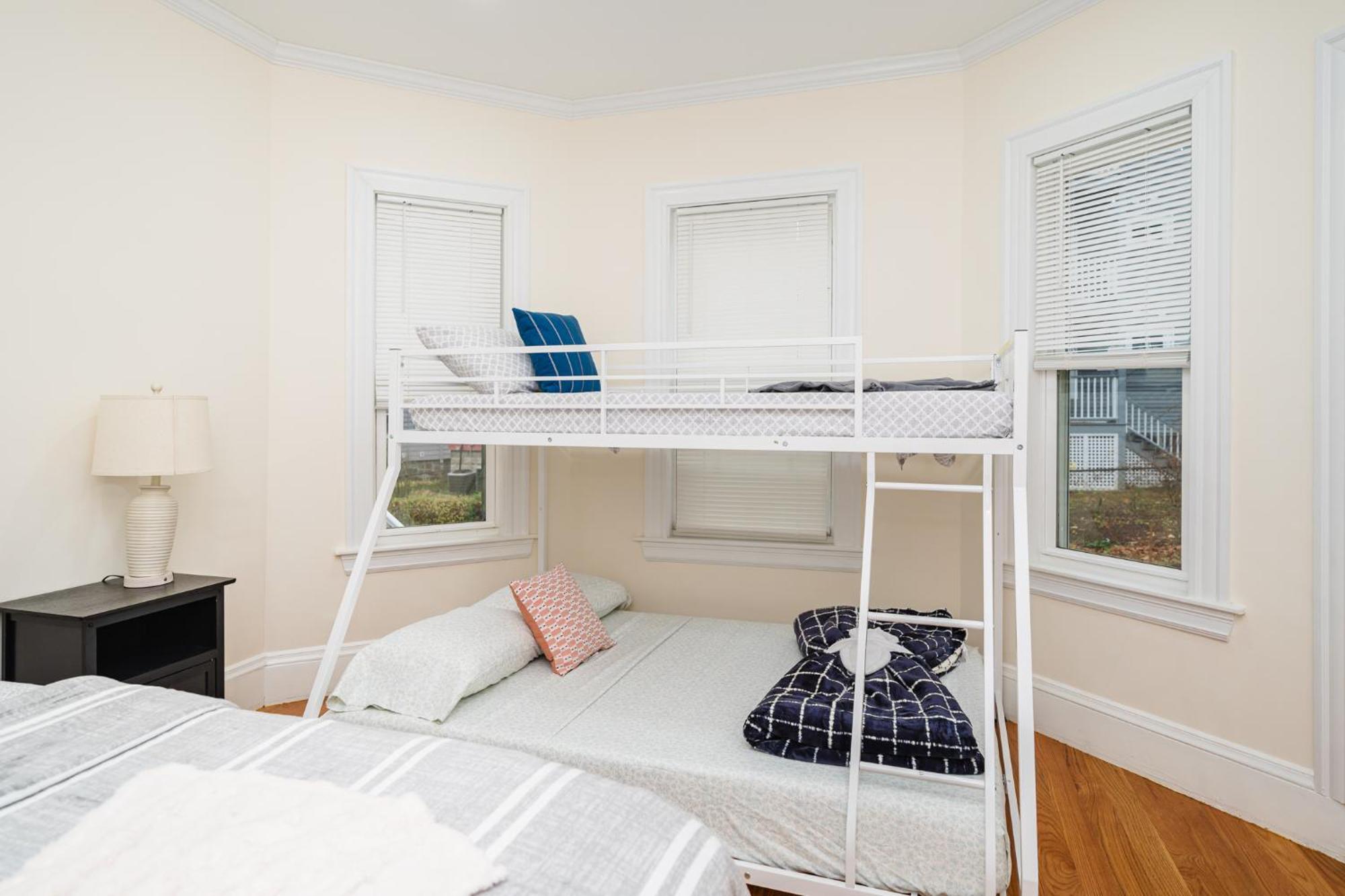 Apartment 76 Carruth - 4br Cozy And Lovely