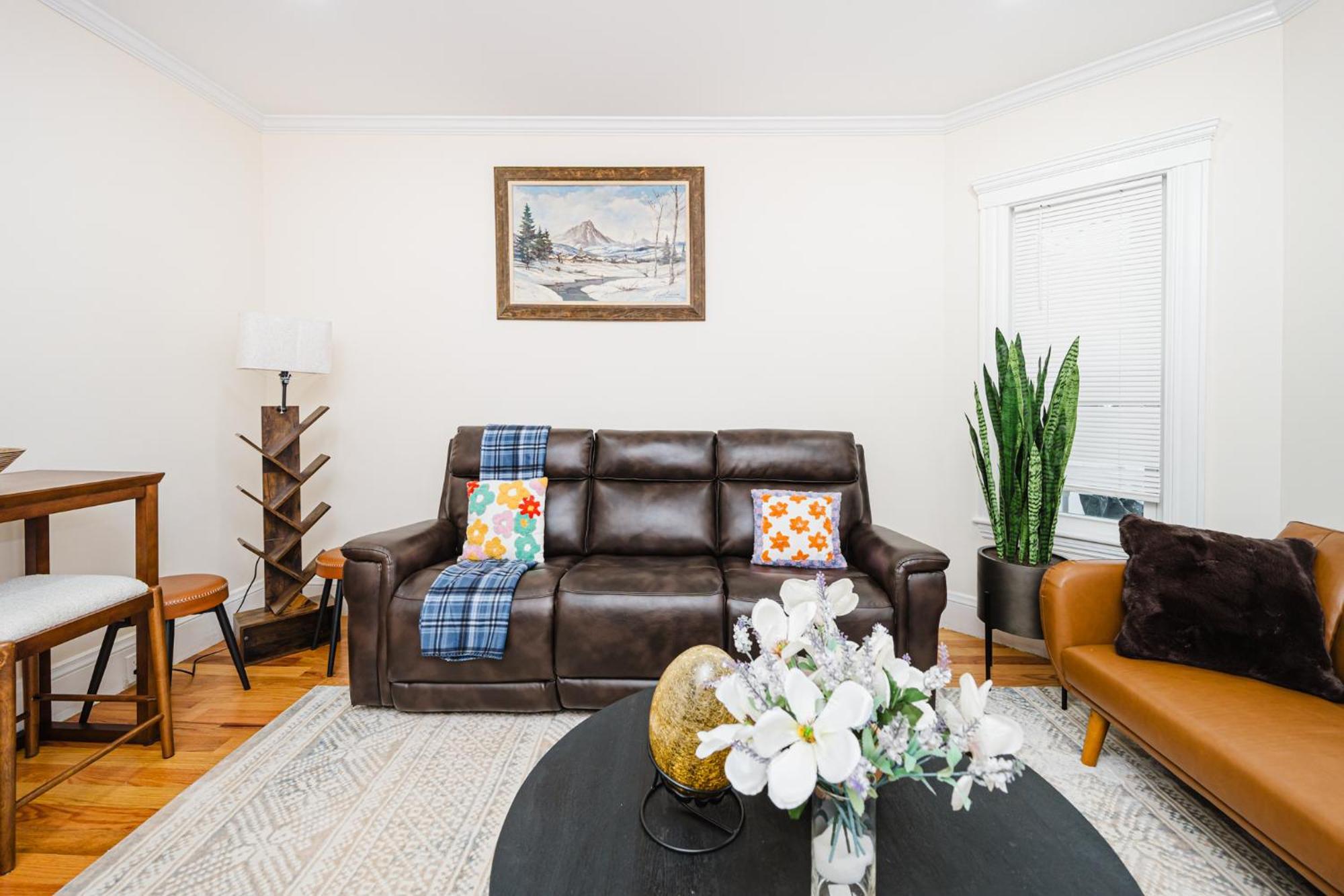 76 Carruth - 4br Cozy And Lovely Apartment *