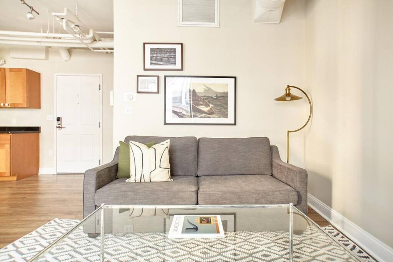 Apartment Fidi 2 Bedroom With Keyless Entry And Fully Furnished *