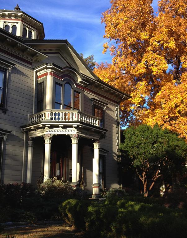 Taylor House Bed & Breakfast 4*