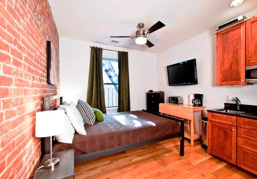 Christopher Apartment