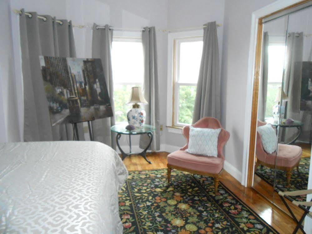 South End Brownstone Apartment *