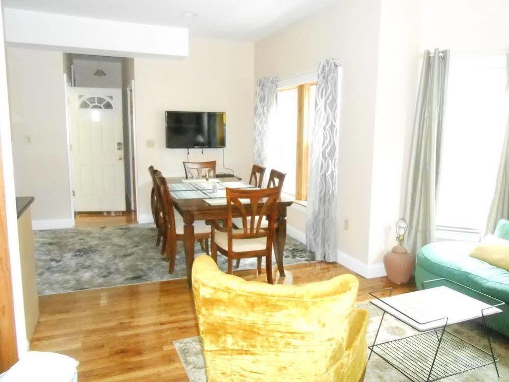 South End Brownstone Apartment *