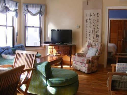 South End Brownstone Apartment