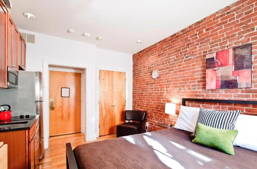 Christopher Apartment *