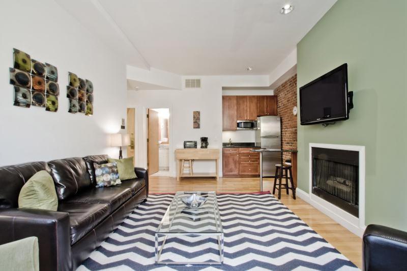 Christopher Apartment