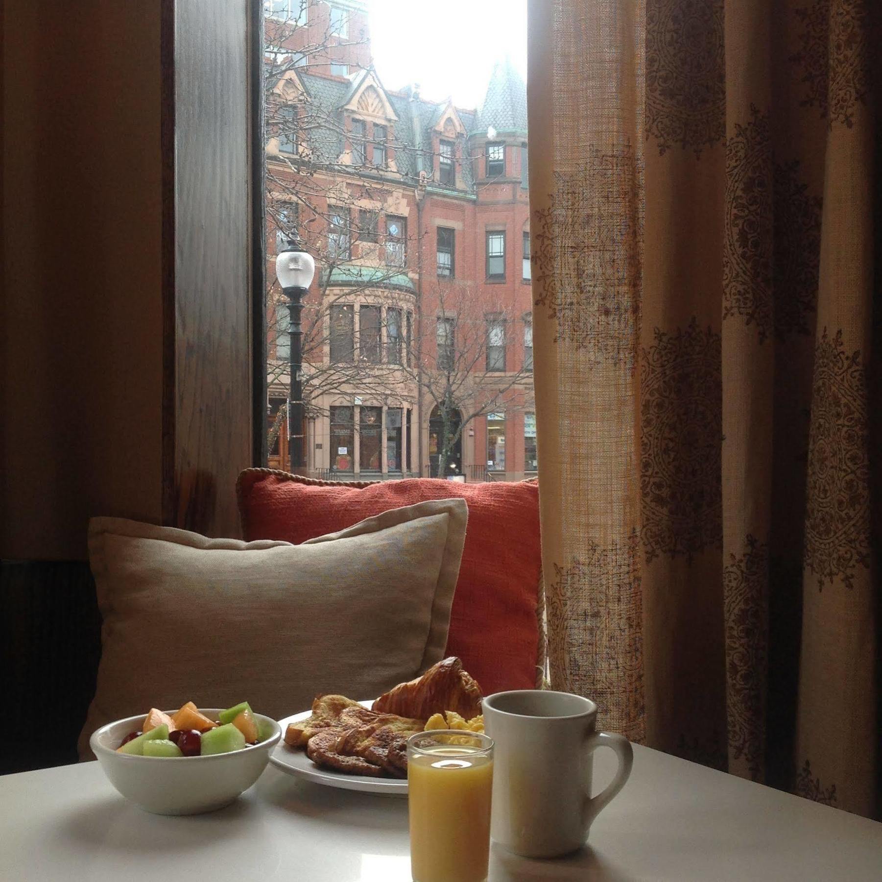 Newbury Hotel 3*
