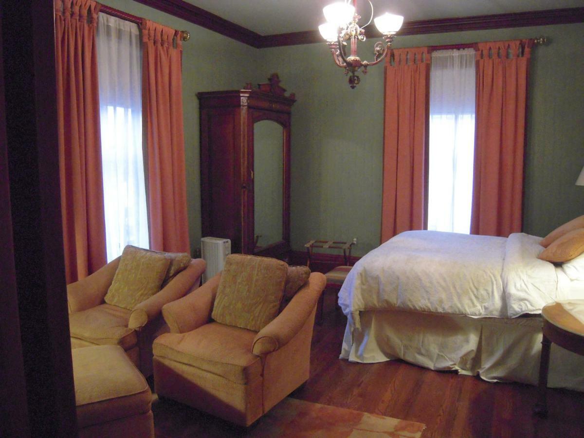Taylor House Bed & Breakfast 4*
