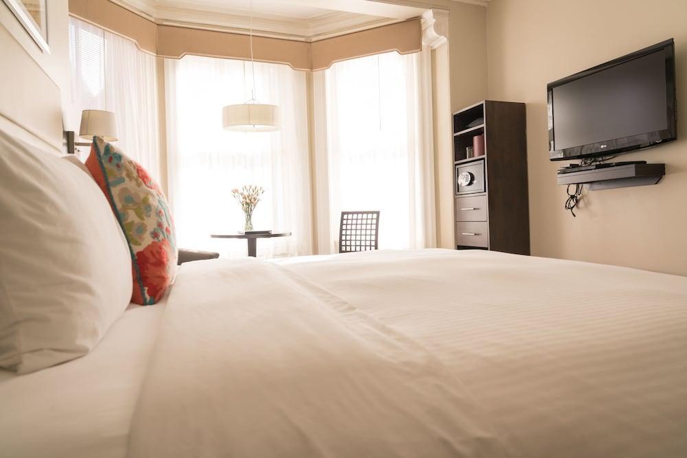 Newbury Hotel 3*